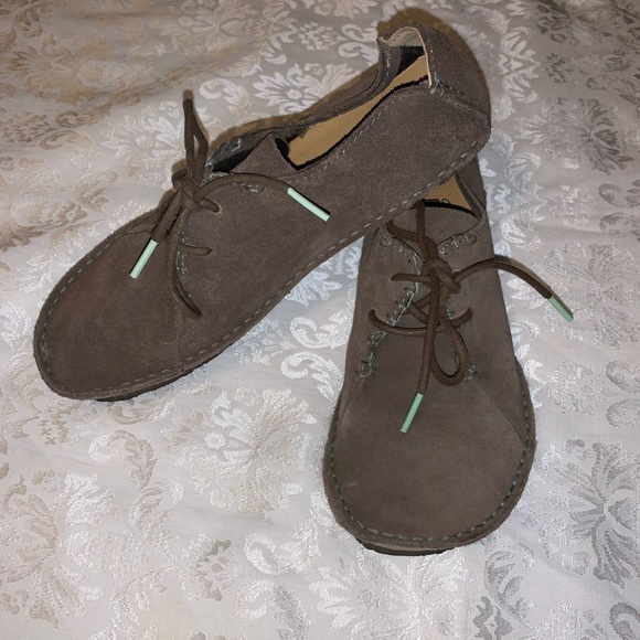 Clarks Other - Clark’s original suede and leather shoes Sz 7.5 M